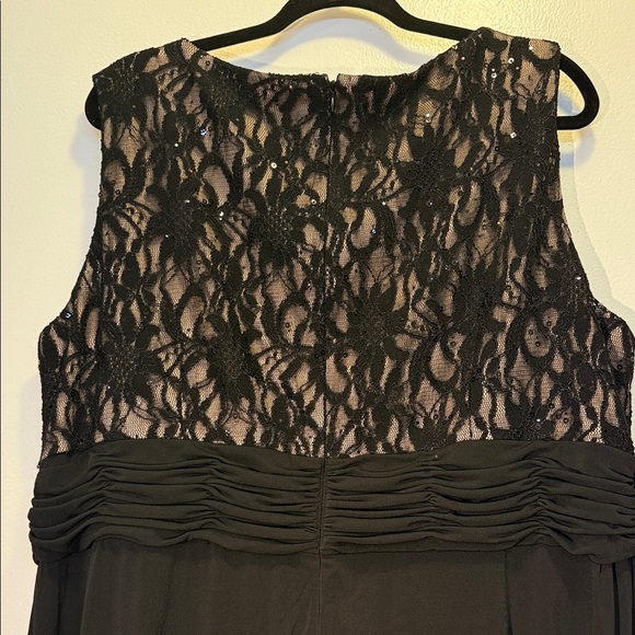 DressBarn Collection Elegant Black Lace Evening Dress - Picture 10 of 14